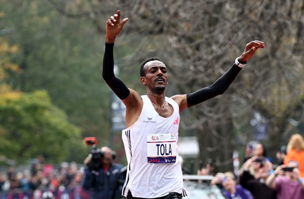Marathon de New York 2023 : victoire et record de l'épreuve pour Tamirat Tola