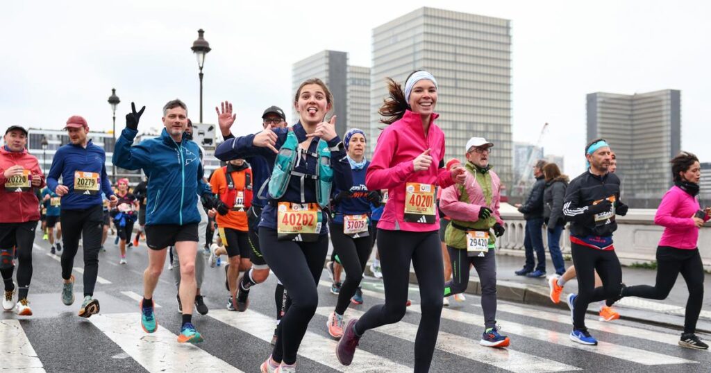 Tendance, communication adaptée, challenge accessible...Pourquoi le semi-marathon de Paris attire autant